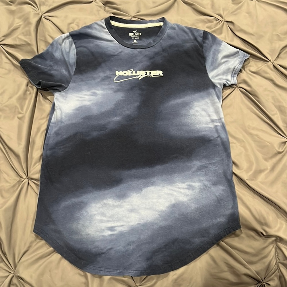 Mens Hollister Curved Hem Shirt - Small